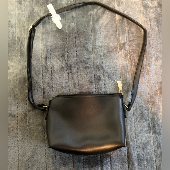 unbranded Handbags - New Black unbranded purse